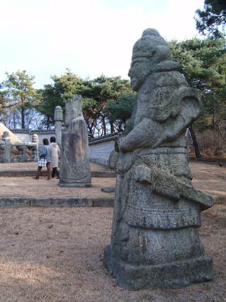 회묘의 문인석과 무인석. 